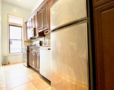 988 Park Pl - Photo Thumbnail 5