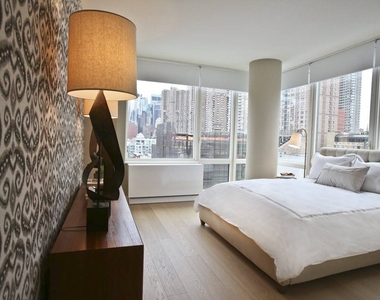 550 West 45th St - Photo Thumbnail 1