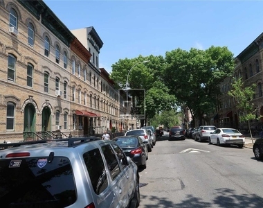 Jefferson Avenue - Photo Thumbnail 4