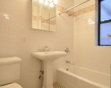 226 East 70th St - Photo Thumbnail 5