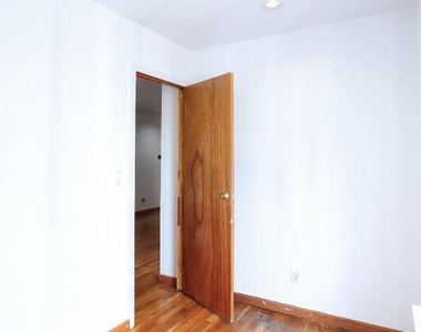 370 West 30th Street - Photo Thumbnail 9