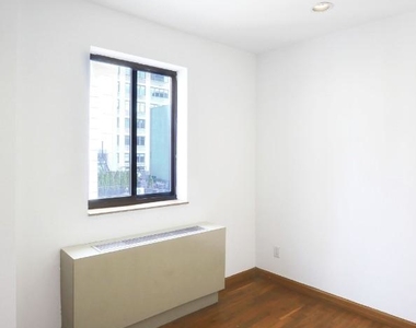 370 West 30th Street - Photo Thumbnail 8