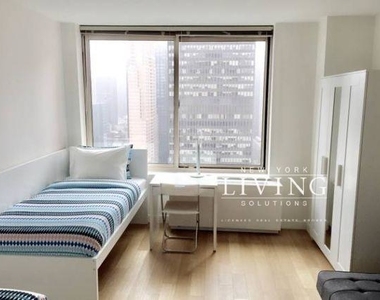 260 West 54th Street - Photo Thumbnail 2