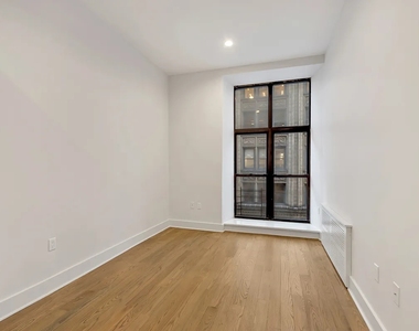 Madison Avenue - Photo Thumbnail 3