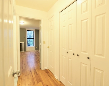 419a Quincy St - Photo Thumbnail 7