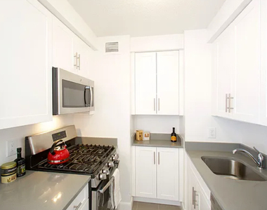 West 93 St  - Photo Thumbnail 3