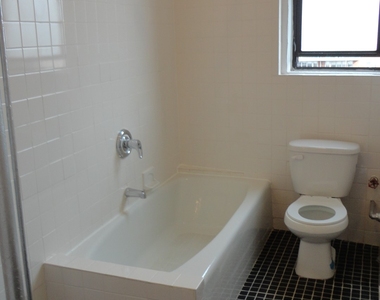 West 97 St - Photo Thumbnail 3