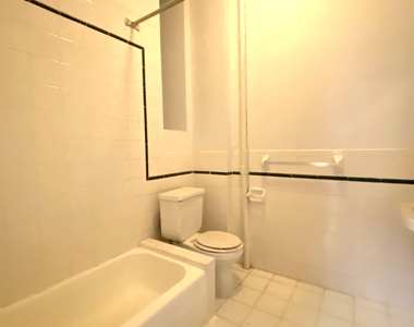 *NO FEE* STUDIO BY THE PARK! E81st St - Photo Thumbnail 4