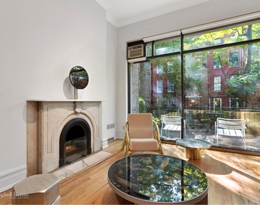 458 West 22nd St - Photo Thumbnail 3