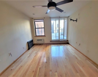 138 East 31st Street - Photo Thumbnail 0