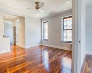 1590 Lexington Avenue - Photo Thumbnail 2