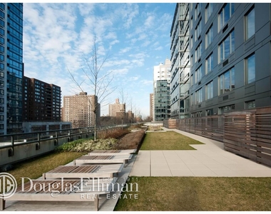 805 Columbus Avenue - Photo Thumbnail 4