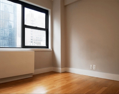 301 East 47th Street  - Photo Thumbnail 2