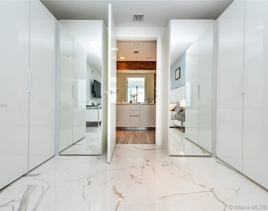 1010 Brickell Av - Photo Thumbnail 17