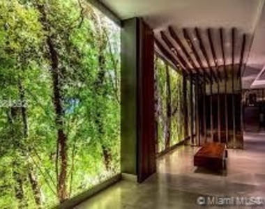 1010 Brickell Ave - Photo Thumbnail 12