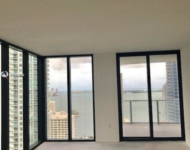 1010 Brickell Ave - Photo Thumbnail 10