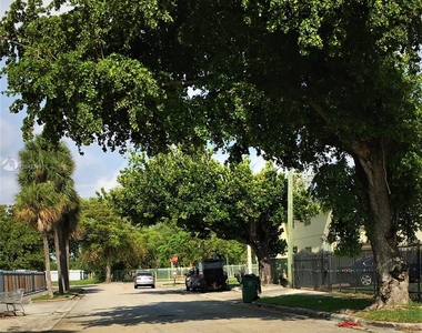 1605 Nw 26th St - Photo Thumbnail 39