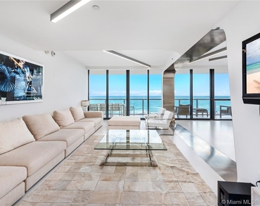 2201 Collins Ave - Photo Thumbnail 8