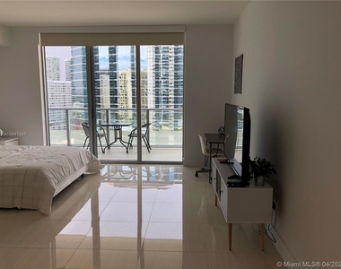 1300 Brickell Bay Dr - Photo Thumbnail 2