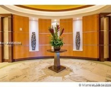 16699 Collins Ave - Photo Thumbnail 10