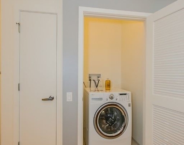 345 East Wacker Dr. Apt 1909 - Photo Thumbnail 82