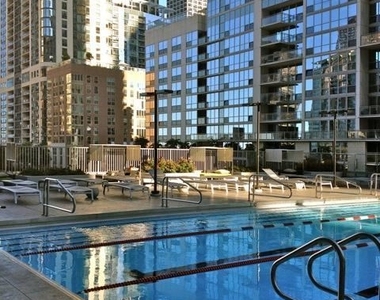 345 East Wacker Dr. Apt 1909 - Photo Thumbnail 7