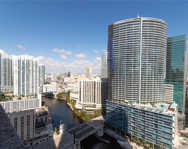 475 Brickell Ave - Photo Thumbnail 12