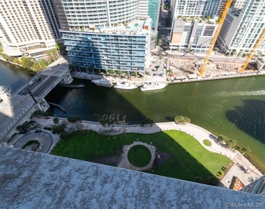 475 Brickell Ave - Photo Thumbnail 3