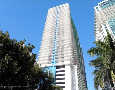 1200 Brickell Bay Dr - Photo Thumbnail 2