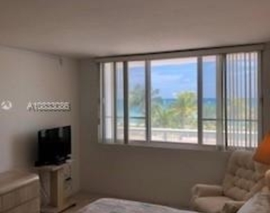 5005 Collins Ave - Photo Thumbnail 22