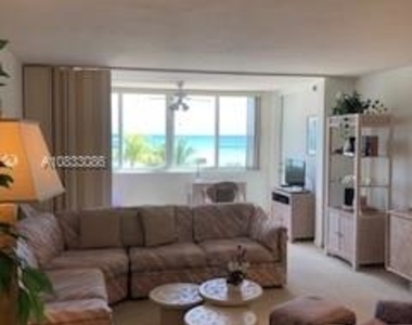 5005 Collins Ave - Photo Thumbnail 9