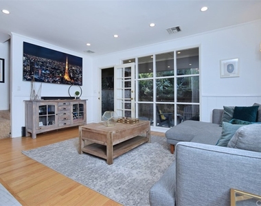 3929 Beverly Glen Boulevard - Photo Thumbnail 23