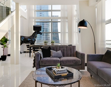 1395 Brickell Ave - Photo Thumbnail 1