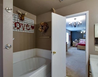 4225 Silverwood Trail - Photo Thumbnail 17