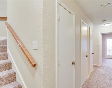 6005 Valley View Drive - Photo Thumbnail 22