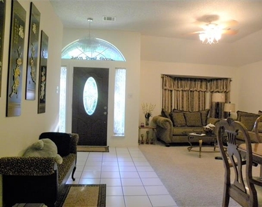 4321 Greenwood Lane - Photo Thumbnail 7