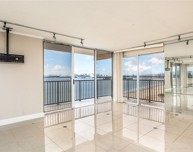 1750 E Ocean Boulevard - Photo Thumbnail 7