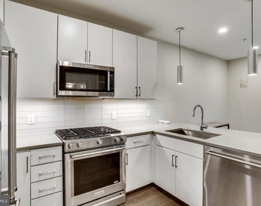 2337 Champlain St Nw #109 - Photo Thumbnail 8