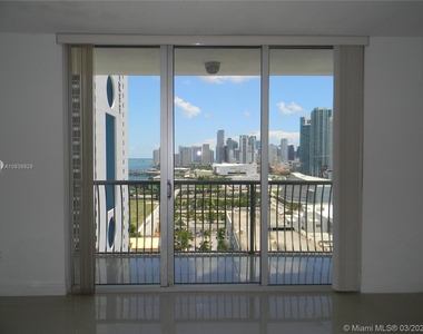 1750 N Bayshore Dr - Photo Thumbnail 18