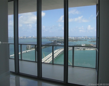 1100 Biscayne Bl - Photo Thumbnail 0