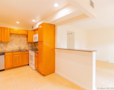 8018 Sw 18th Ct - Photo Thumbnail 10