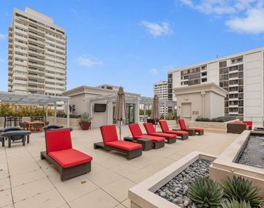 10700 Wilshire Boulevard - Photo Thumbnail 40