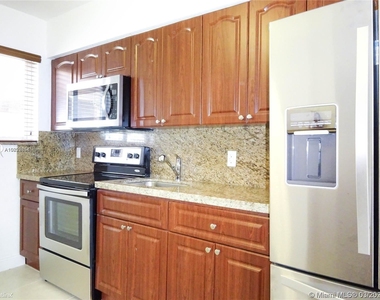 870 Sw 3rd St Apt 2 - Photo Thumbnail 16