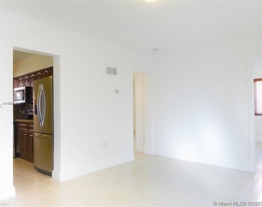 870 Sw 3rd St Apt 2 - Photo Thumbnail 5