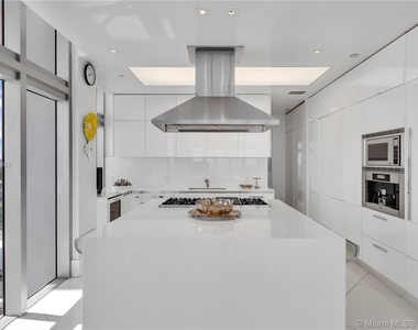 3737 Collins Ave - Photo Thumbnail 15