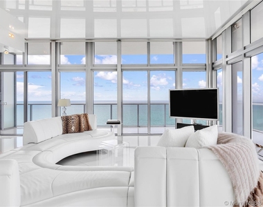 3737 Collins Ave - Photo Thumbnail 1