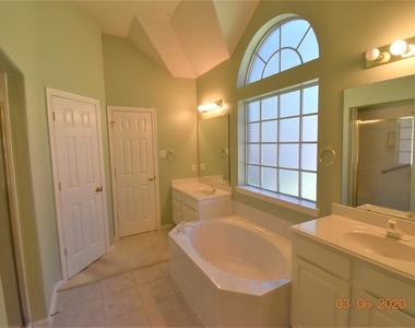 3823 Fordham Park Court - Photo Thumbnail 5