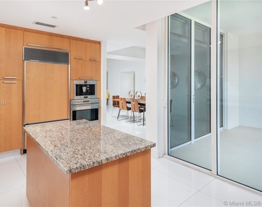 15811 Collins Ave - Photo Thumbnail 17