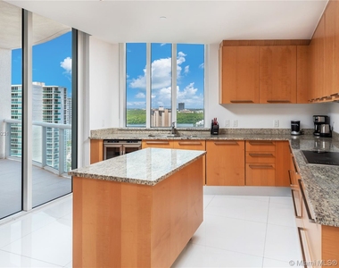 15811 Collins Ave - Photo Thumbnail 16