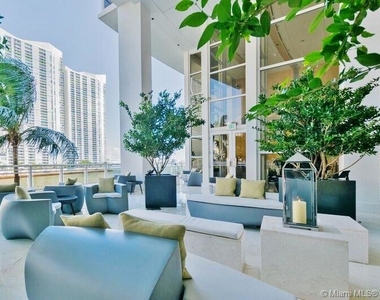 901 Brickell Key Blvd - Photo Thumbnail 52